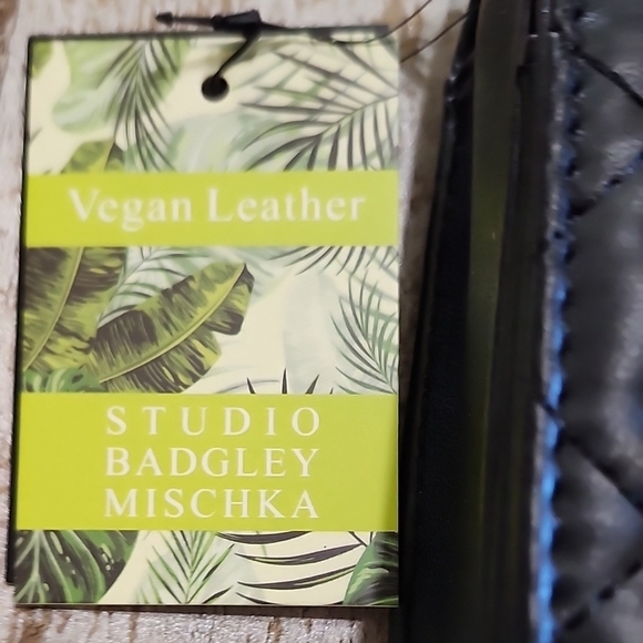 Badgley Mischka Black and Gold Quilted Chain Bag - Picture 6 of 9